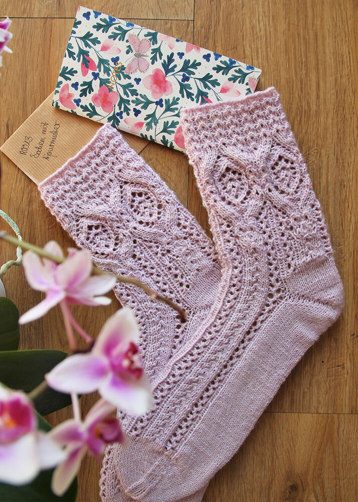 Socks with diamond pattern, R0013