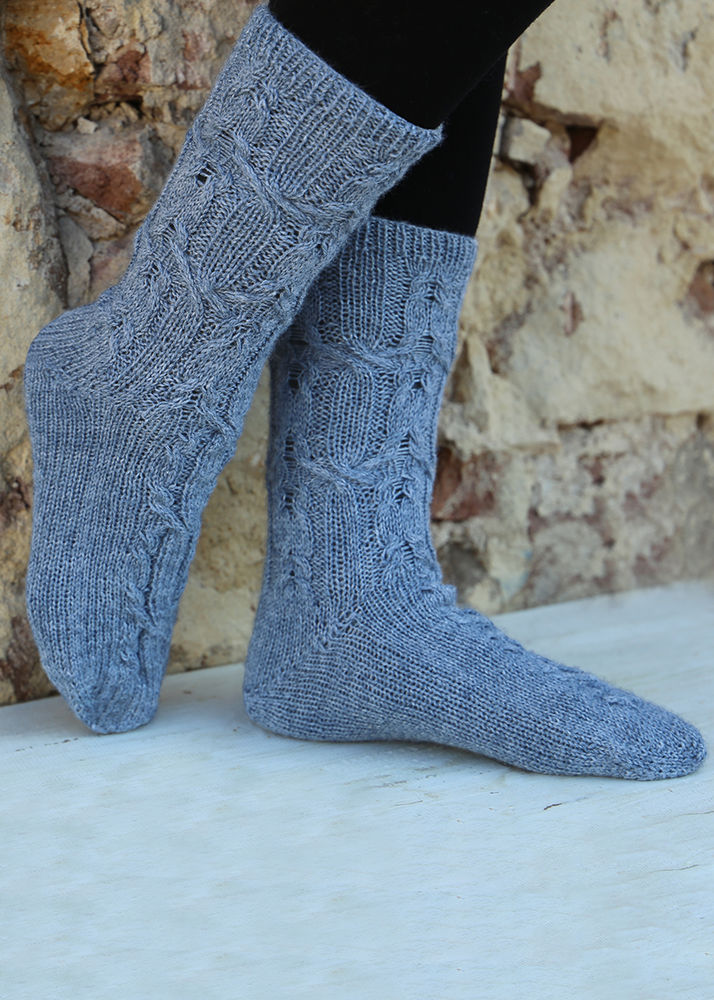 Socks with Cable Pattern, R0400